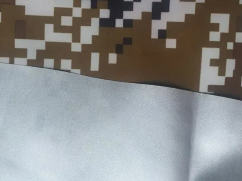 Tissu en taffetas de polyester imprimé camouflage avec revêtement argenté pour la couverture