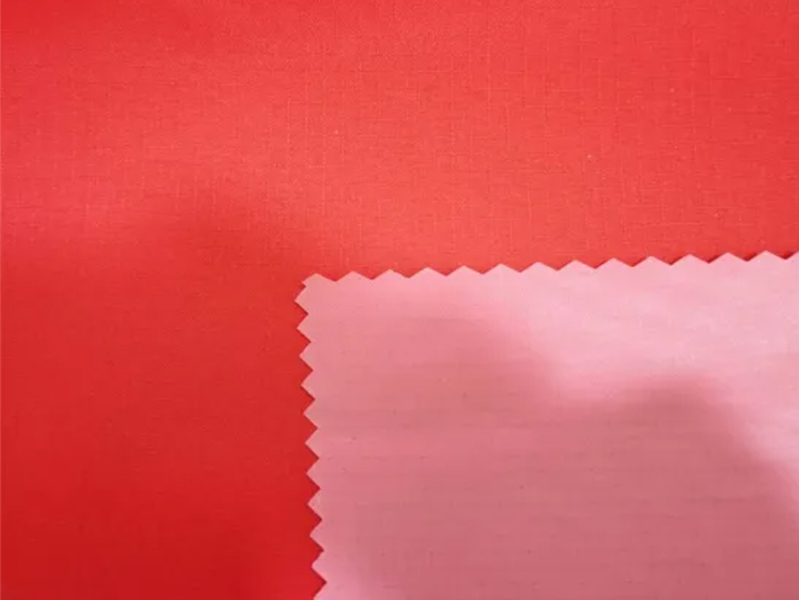 Tissu 100 % polyester Ribstop pongé avec revêtement en PVC.