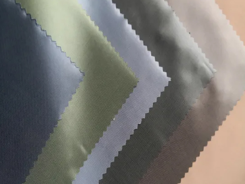 Marché indien taffetas de polyester vierge 210t avec revêtement en PVC de 0,18 mm pour imperméable