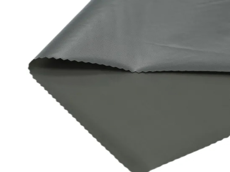 Tissu imperméable en taffetas de polyester 210t avec TPU collé pour les vestes